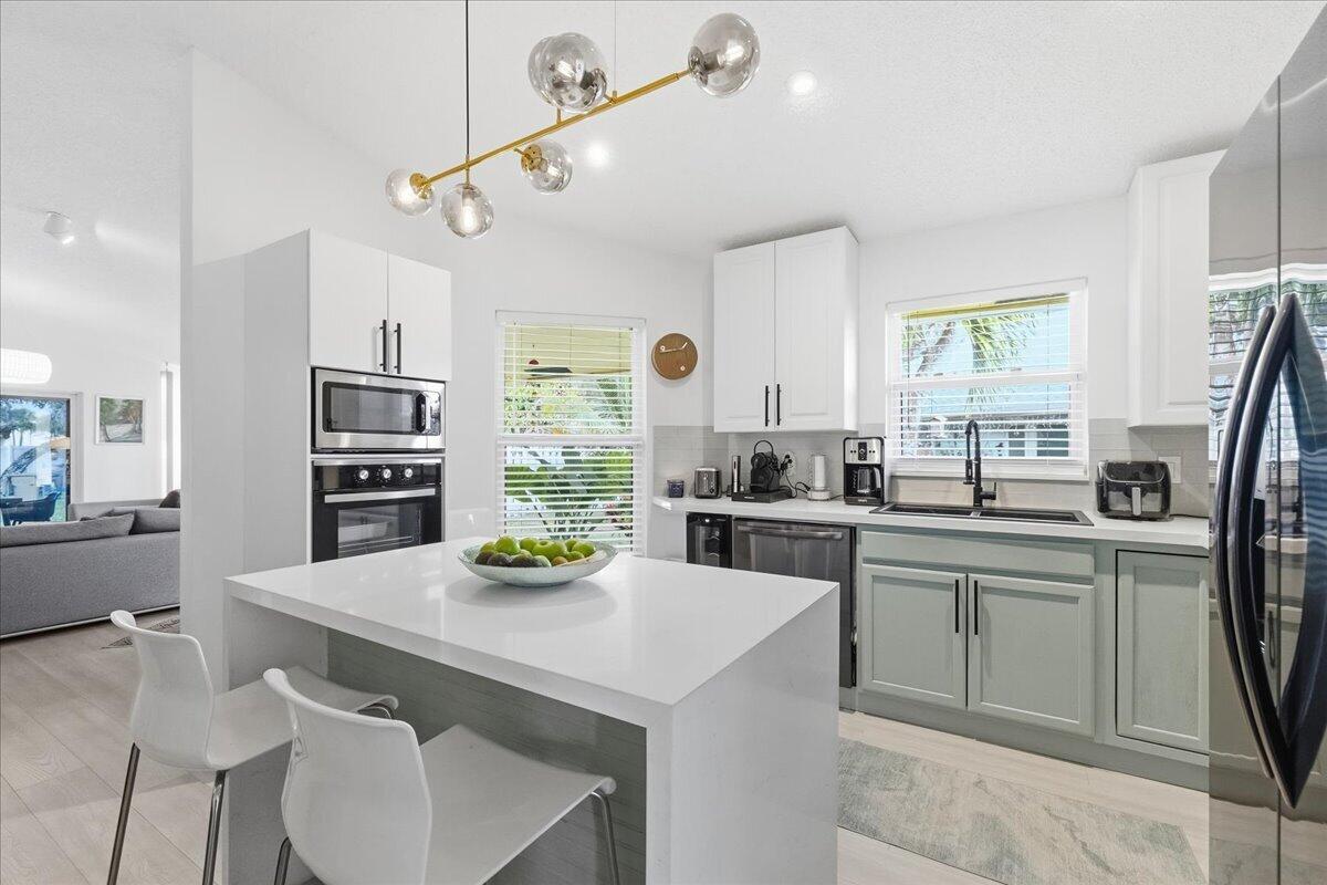 901 Southwest 111th Way Davie, FL 33324 - Photo 12 of 45 Kitchen