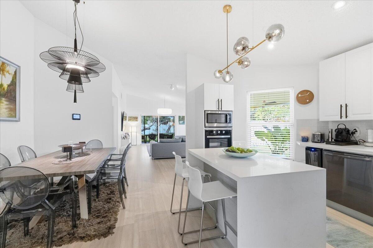 901 Southwest 111th Way Davie, FL 33324 - Photo 15 of 45 Kitchen