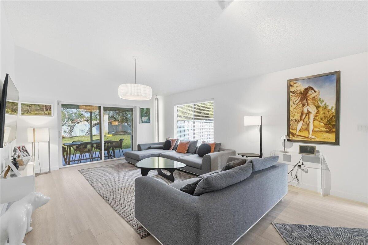 901 Southwest 111th Way Davie, FL 33324 - Photo 16 of 45 Living room