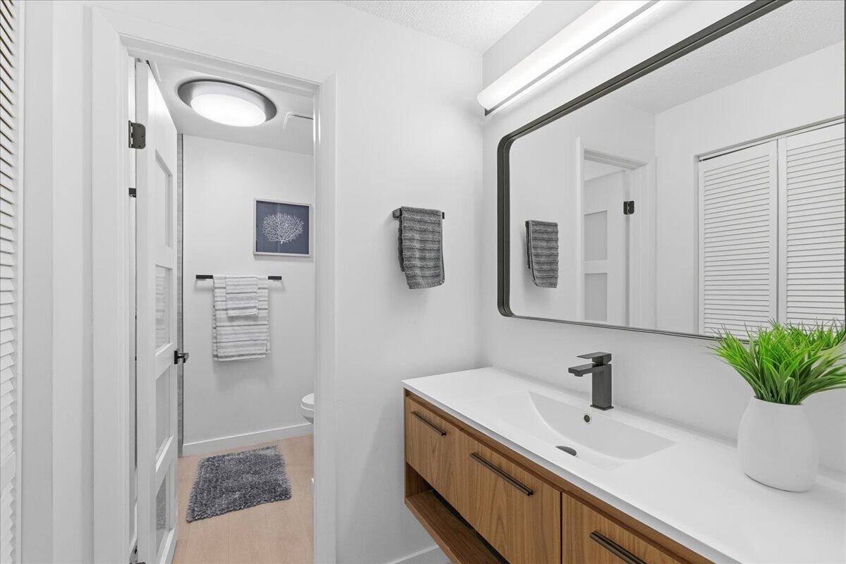 901 Southwest 111th Way Davie, FL 33324 - Photo 19 of 45 Primary bathroom