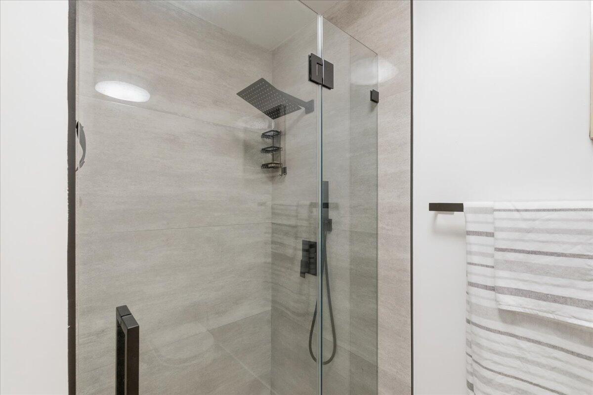 901 Southwest 111th Way Davie, FL 33324 - Photo 20 of 45 Primary bathroom