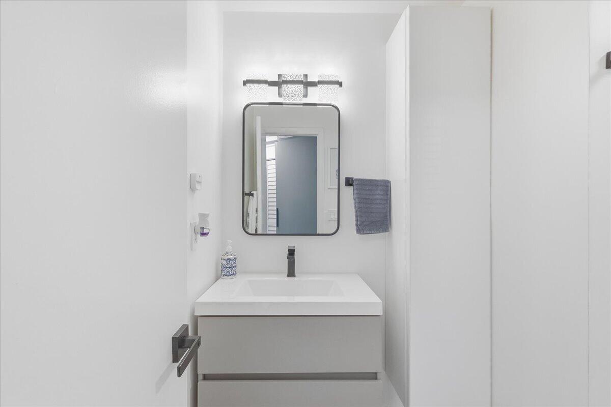 901 Southwest 111th Way Davie, FL 33324 - Photo 24 of 45 Bathroom