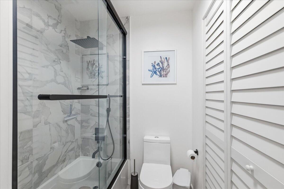 901 Southwest 111th Way Davie, FL 33324 - Photo 25 of 45 Bathroom