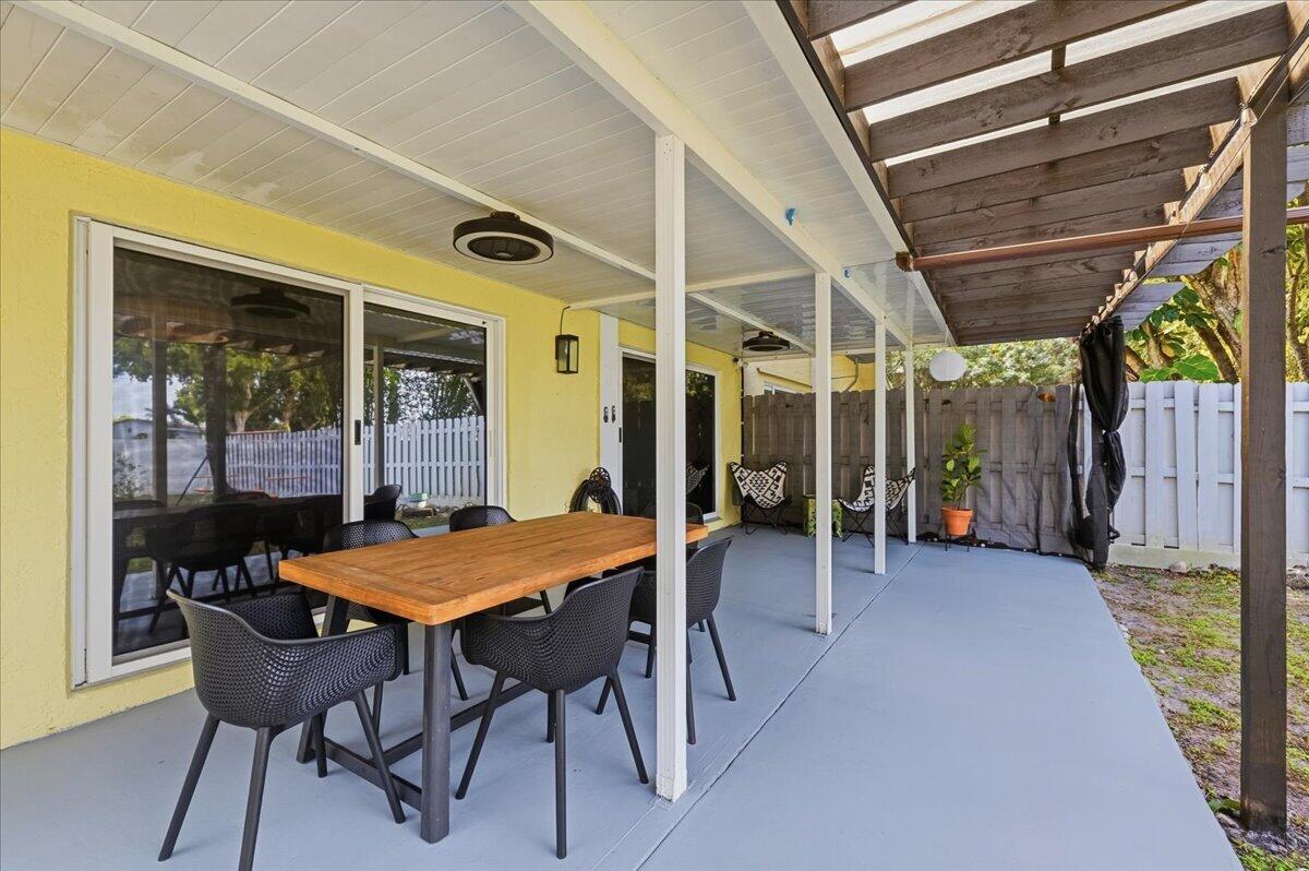 901 Southwest 111th Way Davie, FL 33324 - Photo 27 of 45 Porch