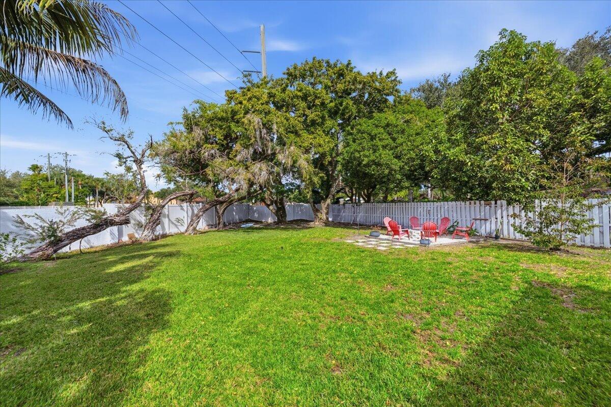 901 Southwest 111th Way Davie, FL 33324 - Photo 30 of 45 Backyard
