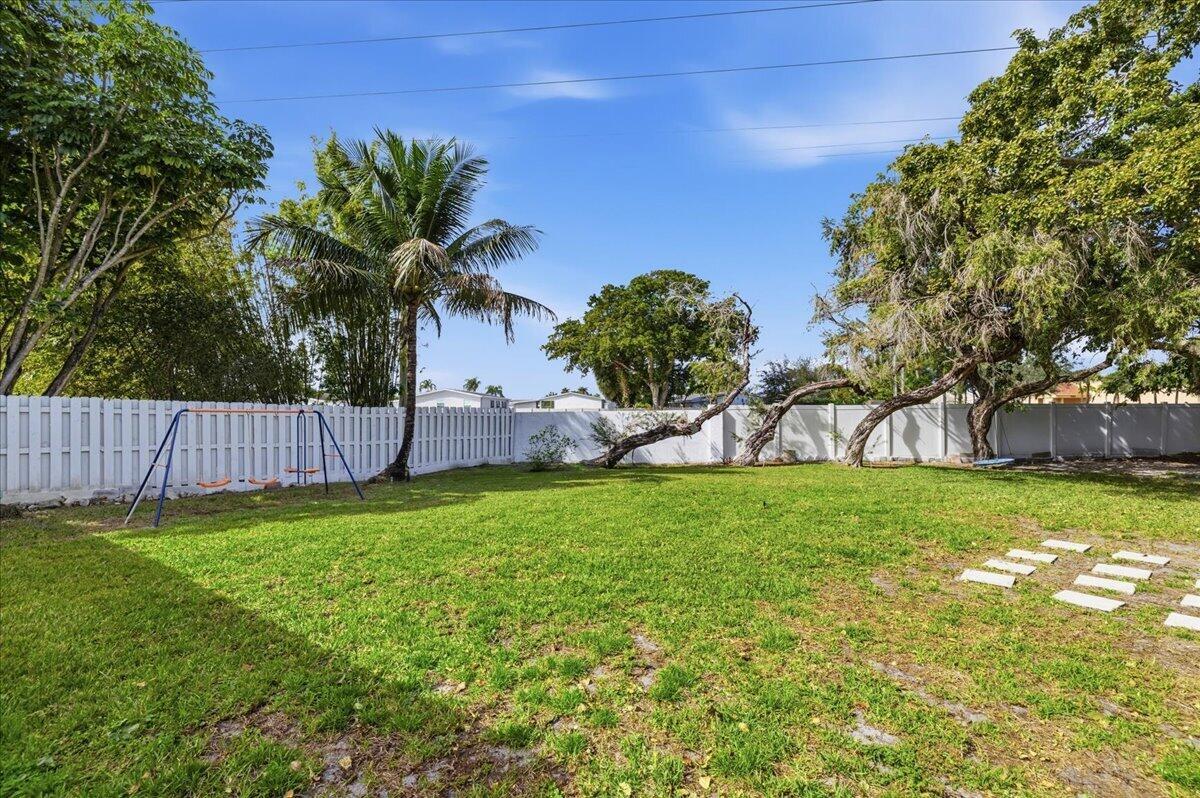 901 Southwest 111th Way Davie, FL 33324 - Photo 32 of 45 Backyard