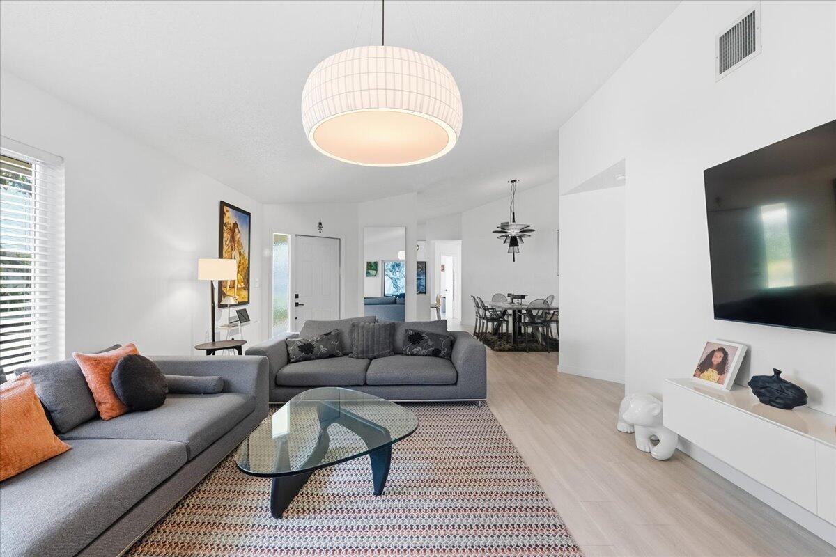 901 Southwest 111th Way Davie, FL 33324 - Photo 7 of 45 Living room