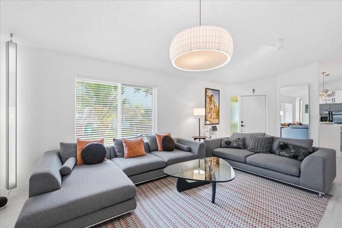 901 Southwest 111th Way Davie, FL 33324 - Photo 8 of 45 Living room