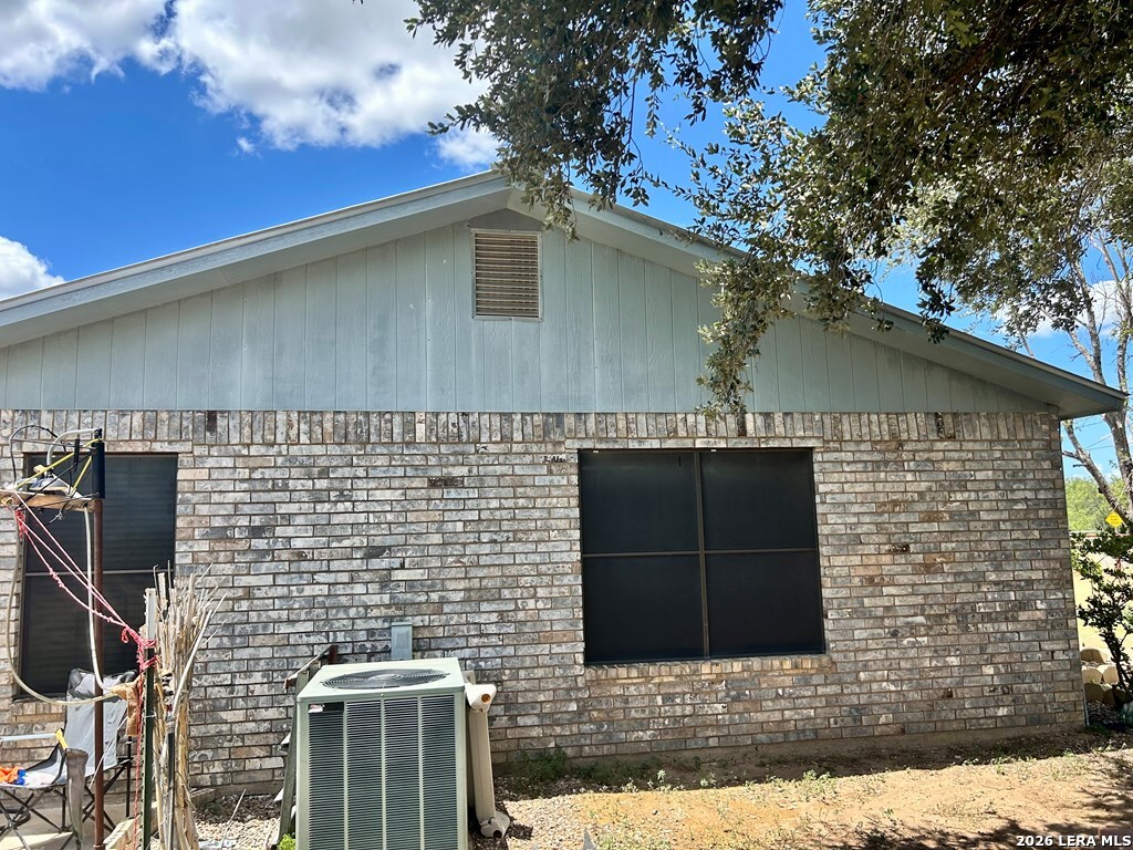 794 Duncan Street Crystal City, TX 78839 - Photo 10 of 38