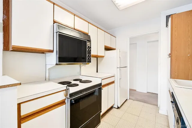 $325,000 | 12 Old Mamaroneck Road, Unit 2G, White Plains, NY 10605