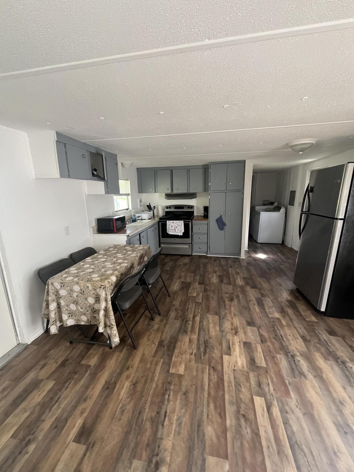 625 Allen Street Swainsboro, GA 30401 - Photo 3 of 10 IMG_9104