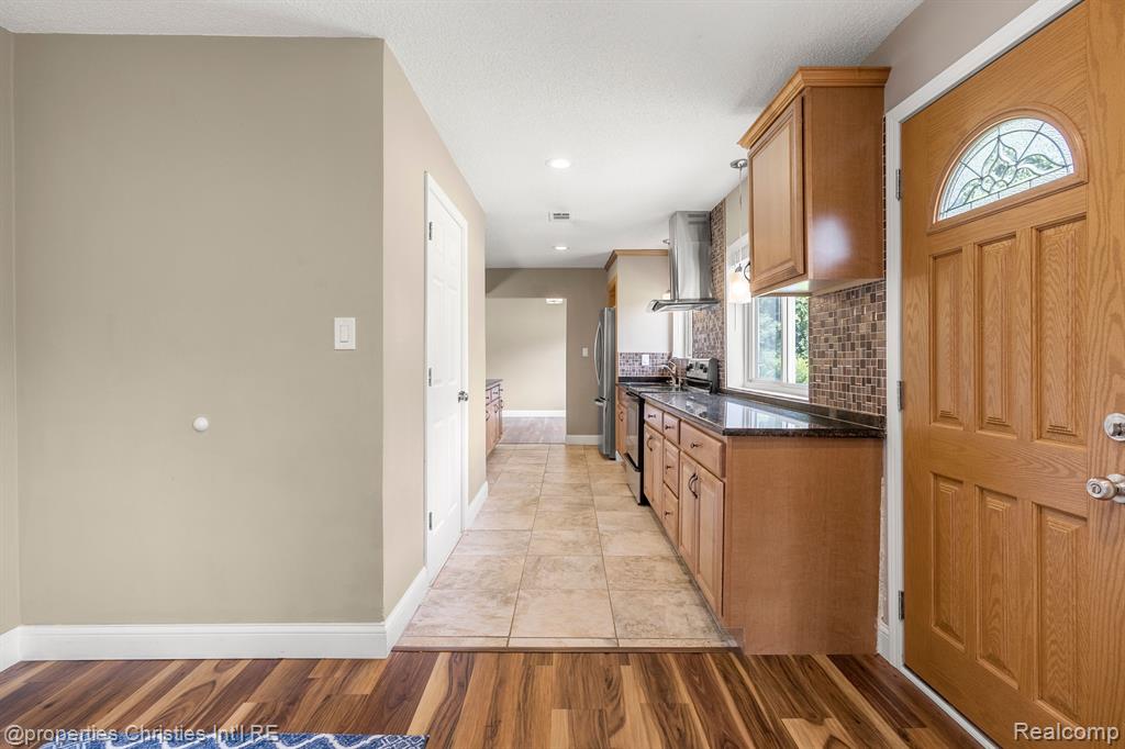 176 Barrington Road Bloomfield Hills, MI 48302 - Photo 19 of 41