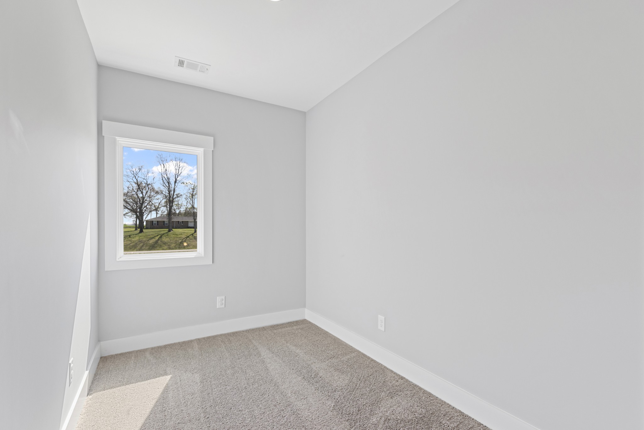 5450 Highway 431 Springfield, TN 37172 - Photo 34 of 54 an empty room with a window