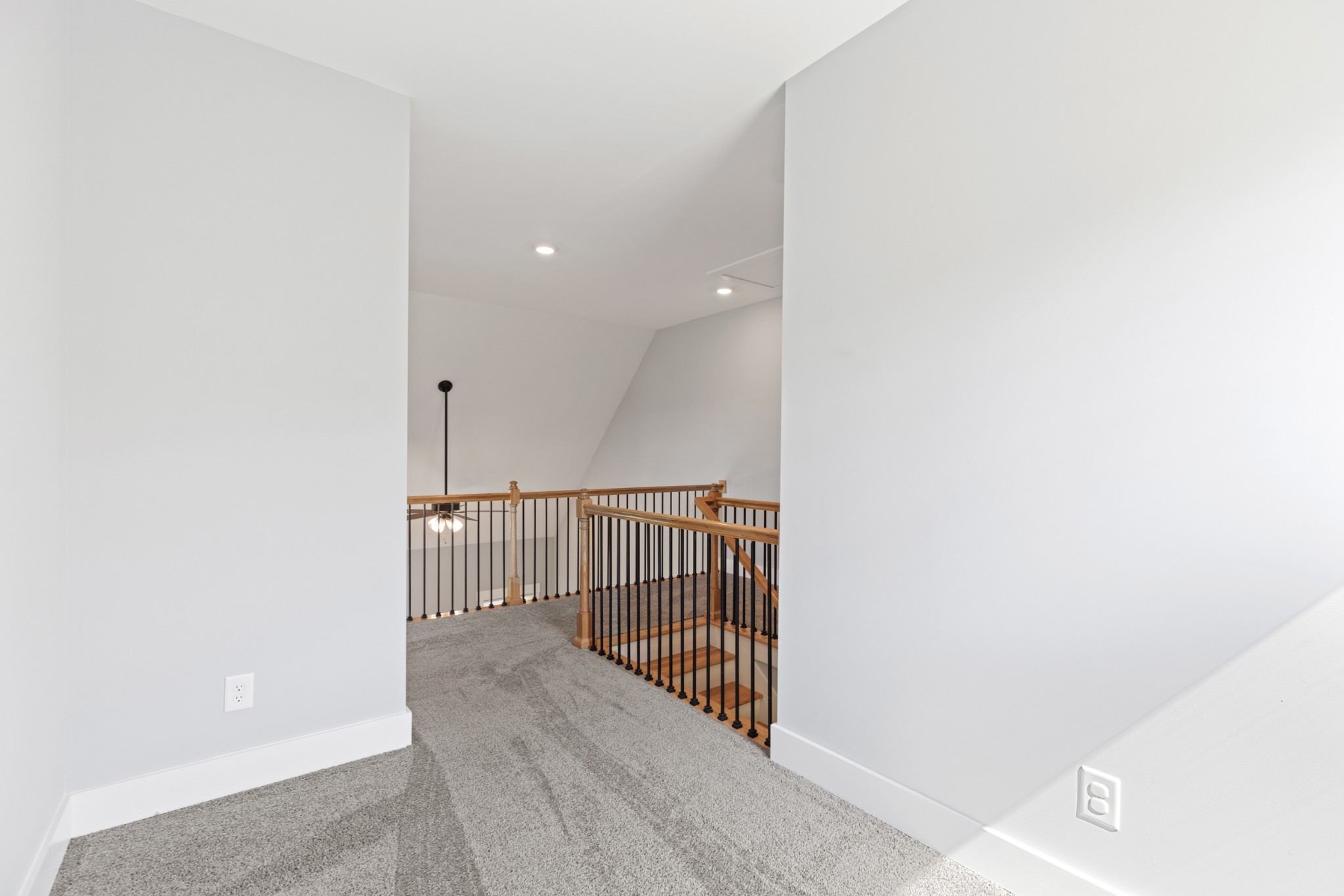 5450 Highway 431 Springfield, TN 37172 - Photo 35 of 54 a view of a hallway with staircase