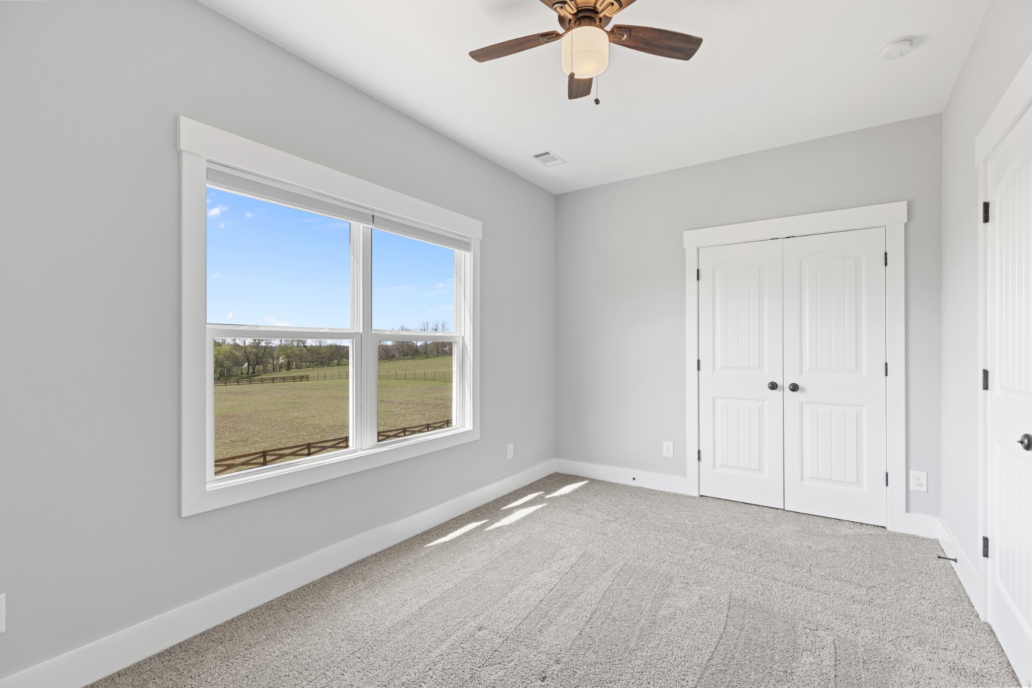 5450 Highway 431 Springfield, TN 37172 - Photo 40 of 54 a view of an empty room with a window