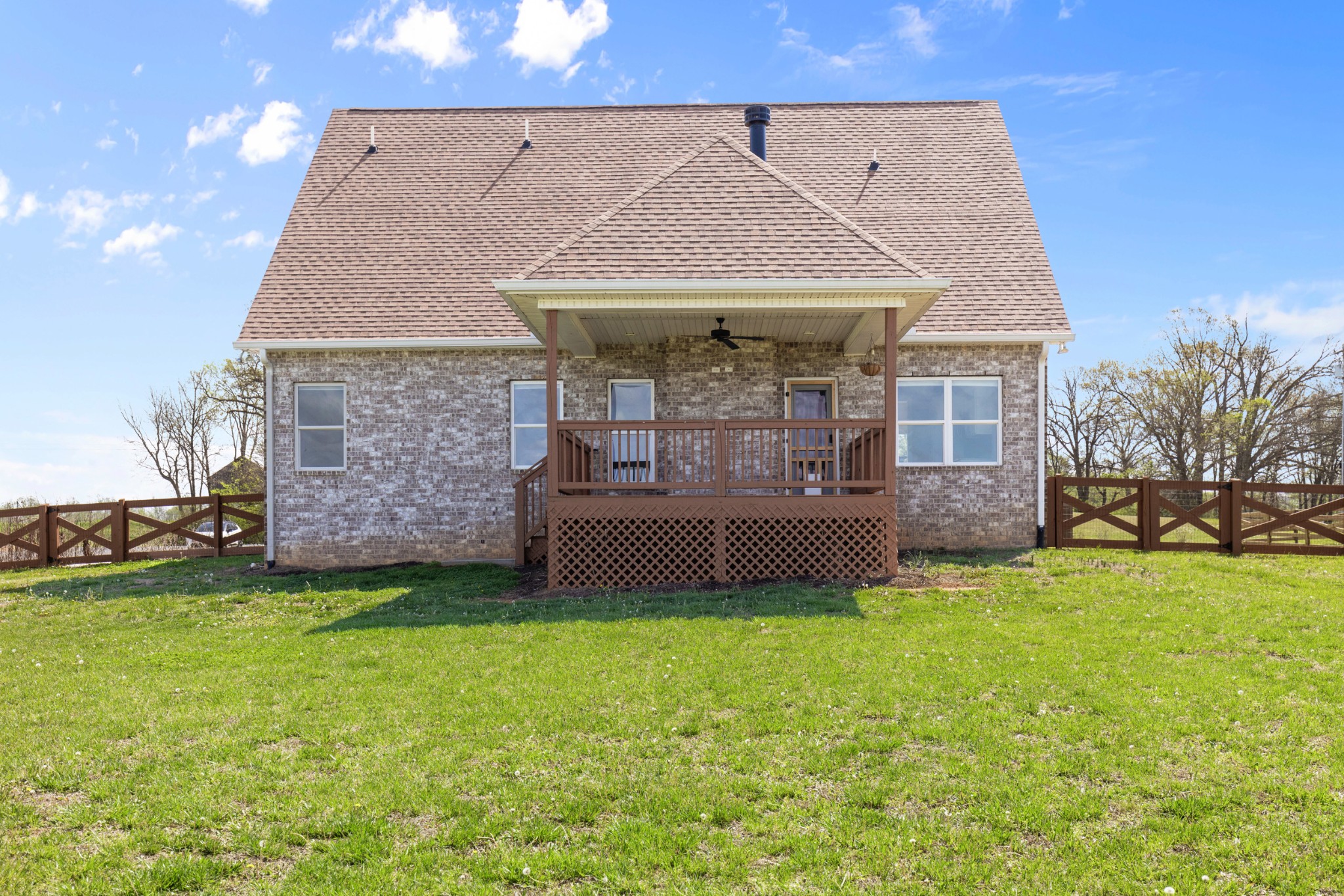 5450 Highway 431 Springfield, TN 37172 - Photo 47 of 54 a front view of a house with a garden and plants