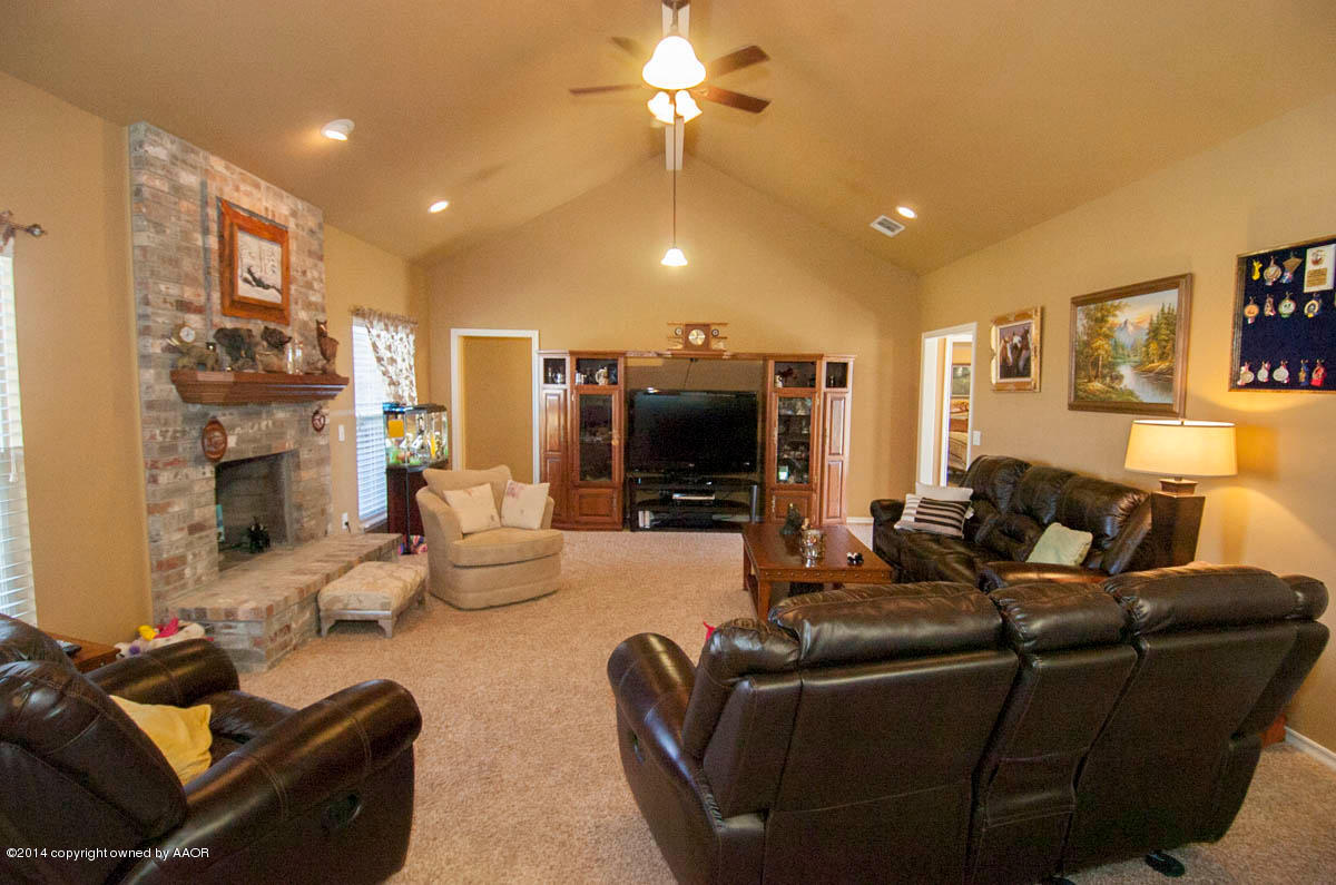 18800 Stone Creek Road Bushland, TX 79124 - Photo 3 of 25 LIVING ROOM