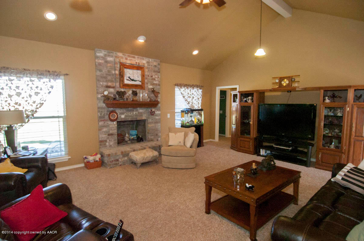 18800 Stone Creek Road Bushland, TX 79124 - Photo 4 of 25 LIVING VIEW 2