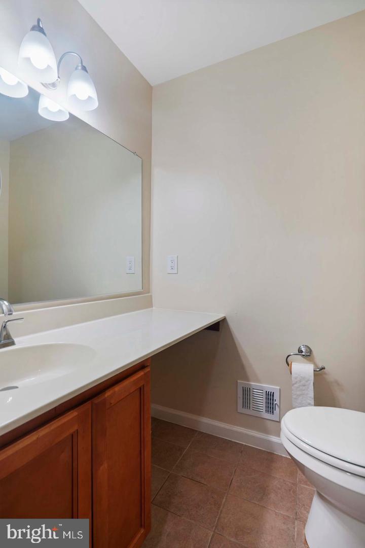 5105 Pheasant Road Fairfax, VA 22030 - Photo 6 of 32 Bright and airy bathroom retreat.