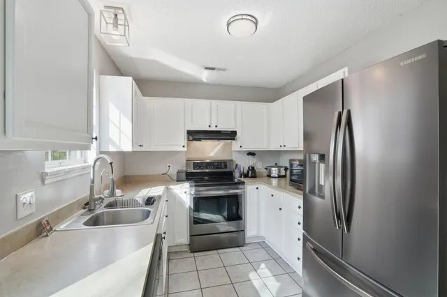 $325,000 | 207 Hastings Drive, Goose Creek, SC 29445