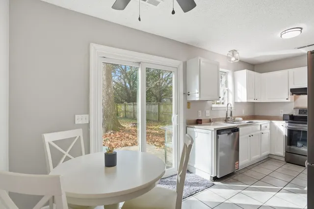 $325,000 | 207 Hastings Drive, Goose Creek, SC 29445