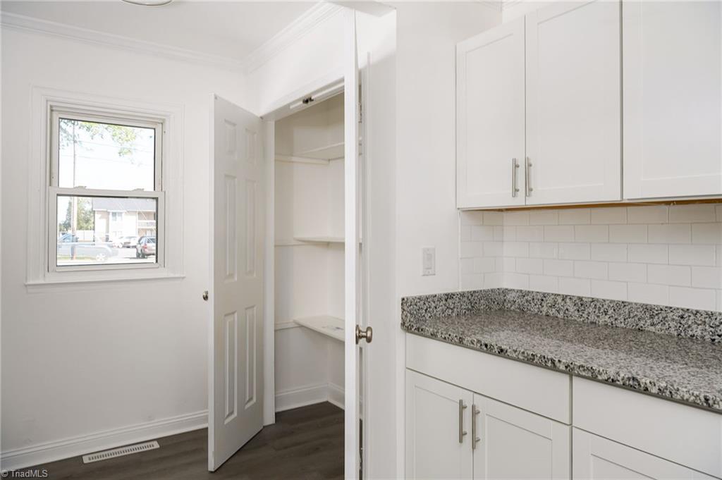 600 East Fairfield Road High Point, NC 27263 - Photo 13 of 38 Kitchen/ Pantry