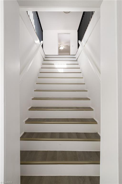 600 East Fairfield Road High Point, NC 27263 - Photo 22 of 38 Stairwell