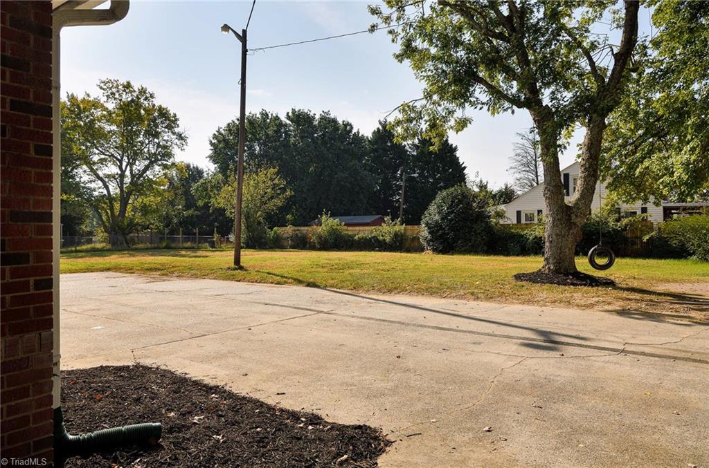 600 East Fairfield Road High Point, NC 27263 - Photo 36 of 38 Extra Large Driveway