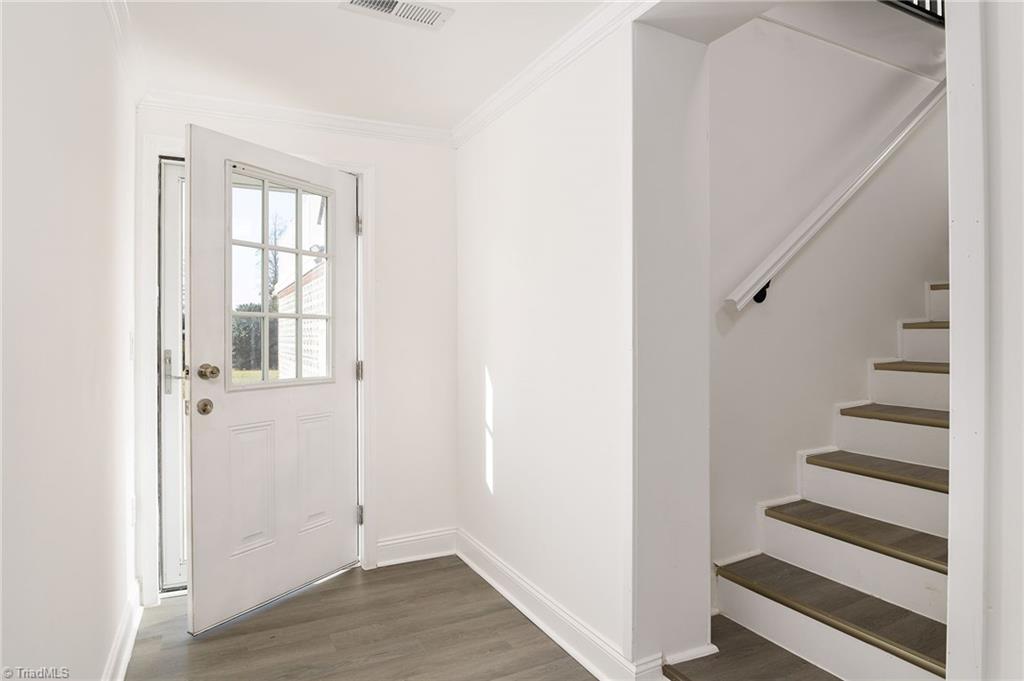 600 East Fairfield Road High Point, NC 27263 - Photo 4 of 38 Foyer