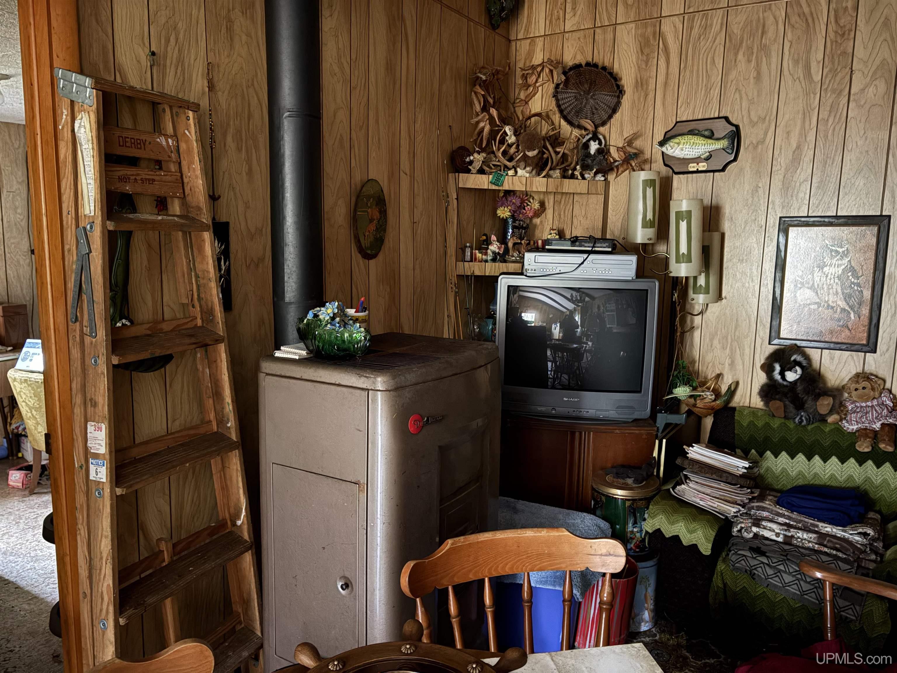 11148 Summer Road Manistique, MI 49854 - Photo 10 of 16 Gallery Image 10