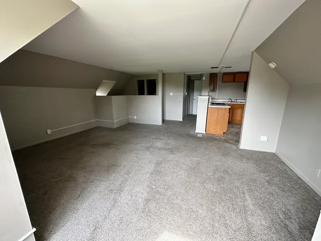 $950 | 103 North View Street, Unit C, Aurora, IL 60506