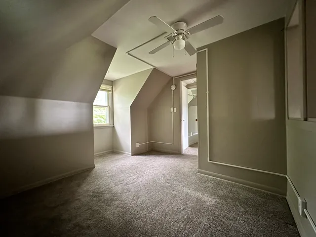 $950 | 103 North View Street, Unit C, Aurora, IL 60506