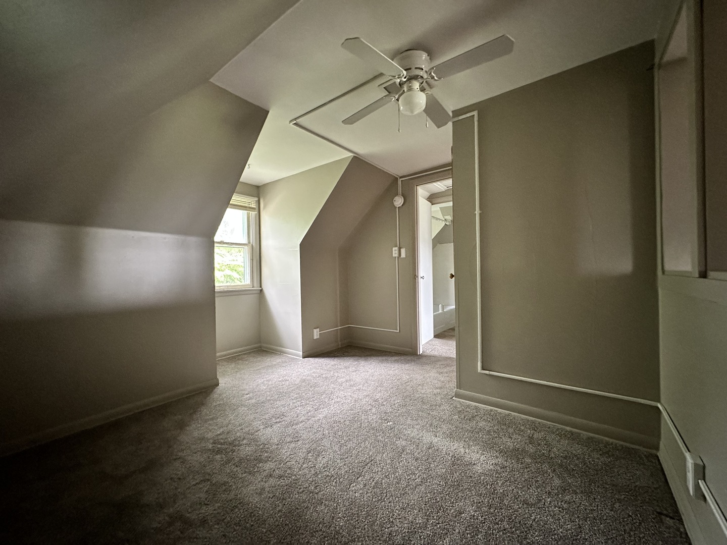 103 North View Street, Unit C Aurora, IL 60506 - Photo 7 of 13 an empty room with a bathroom and a mirror