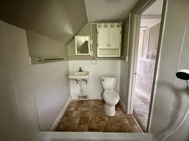 $950 | 103 North View Street, Unit C, Aurora, IL 60506