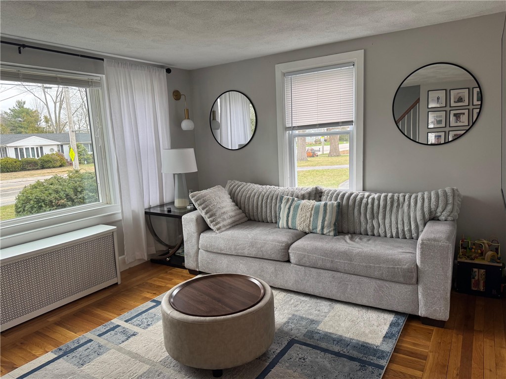 516 Church Avenue Warwick, RI 02889 - Photo 19 of 41 Living Room