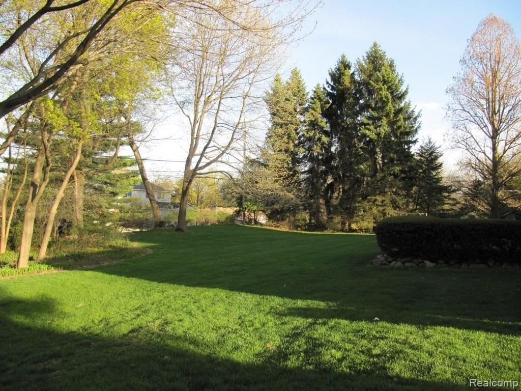777 Leinster Road Rochester, MI 48309 - Photo 25 of 25 View of backyad