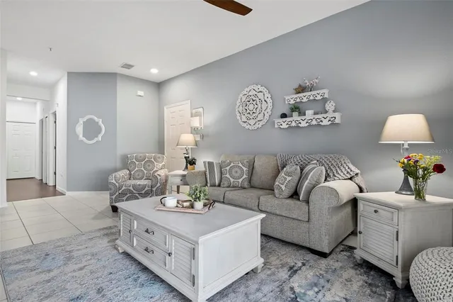 $1,700 | 3423 Parkridge Circle, Unit 19101, Sarasota, FL 34243