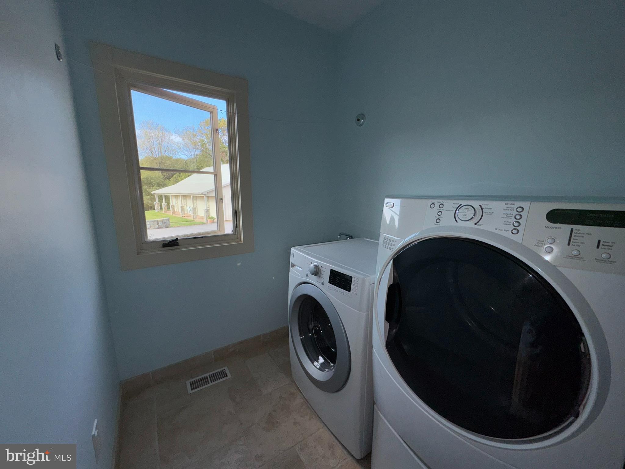 16704 Thurston Road Dickerson, MD 20842 - Photo 15 of 101 a utility room with dryer and washer