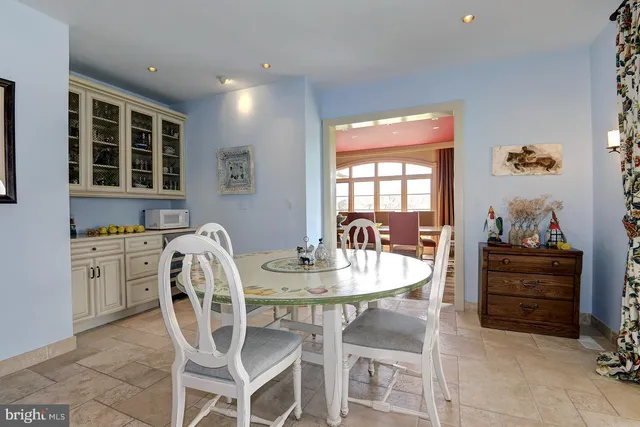 a view of a yard in front of house