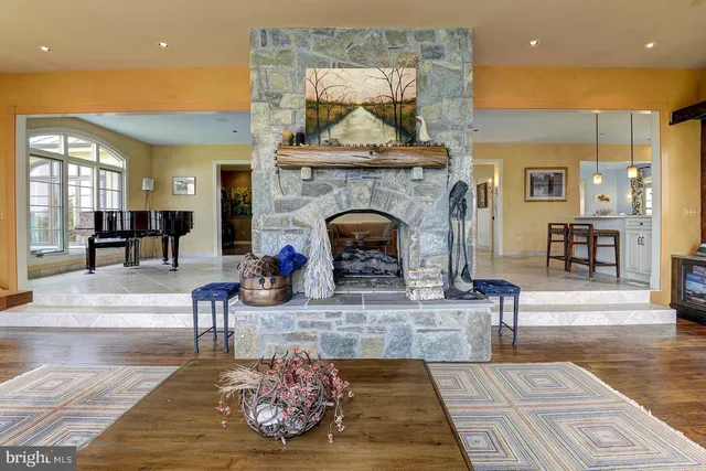 a view of a house with a back yard