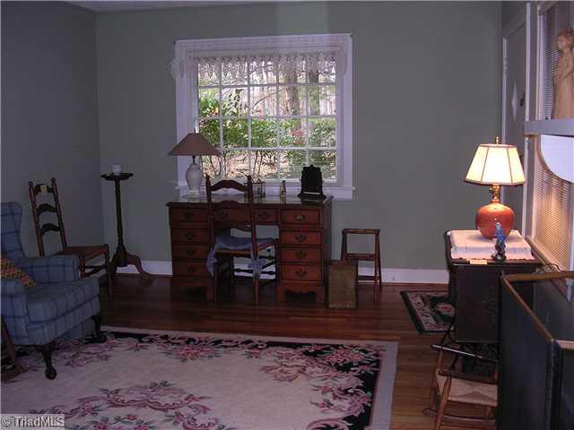 528 Holyoke Road Pleasant Garden, NC 27313 - Photo 4 of 16 Living Room.