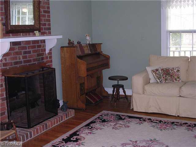 528 Holyoke Road Pleasant Garden, NC 27313 - Photo 5 of 16 Living Room.
