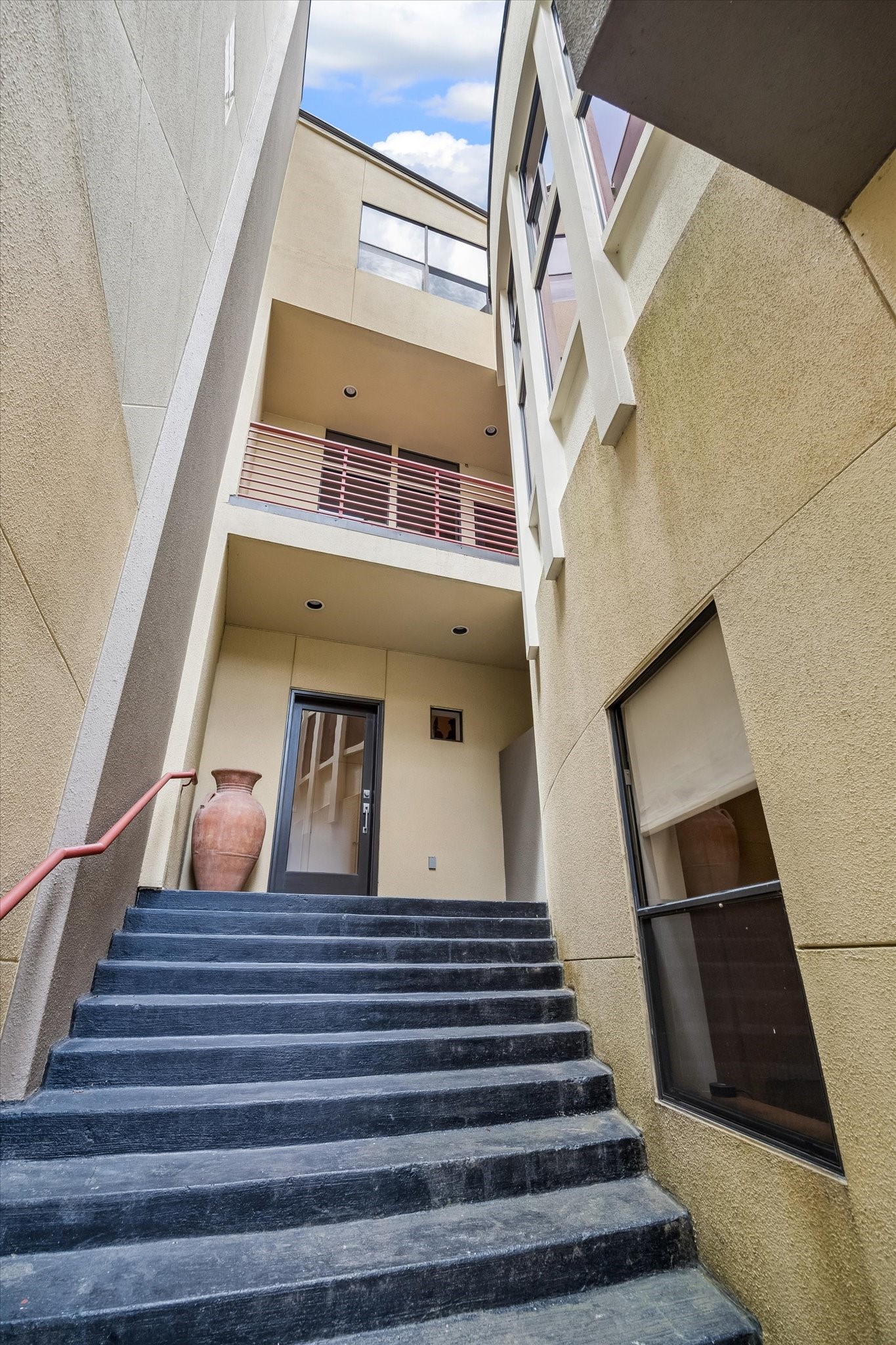 6322 Haskell Street, Unit B Houston, TX 77007 - Photo 4 of 29