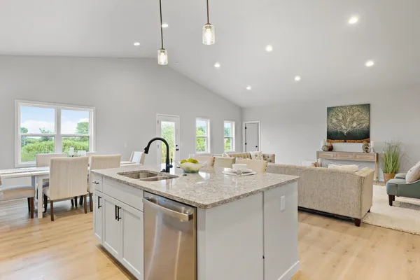 $579,900 | 10 Hawks View, Edgerton, WI 53534
