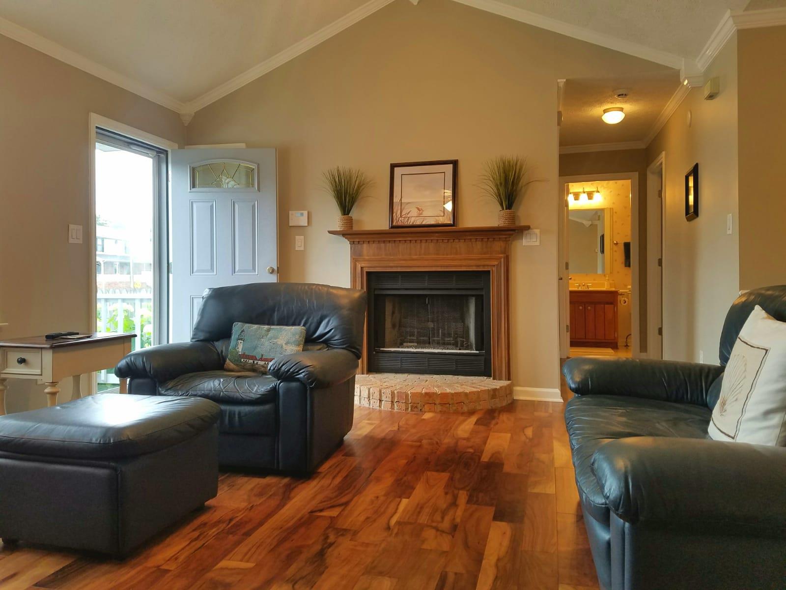 1605 Rice Hill Court Antioch, TN 37013 - Photo 6 of 24 Vaulted Ceilings and Crown Molding in Living Room