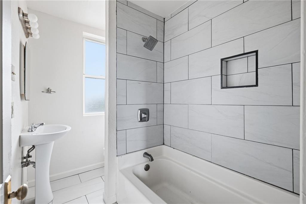 2927 Willett Road Pittsburgh, PA 15227 - Photo 16 of 26