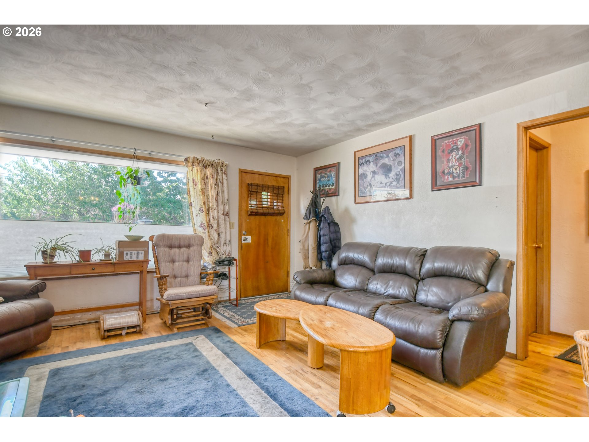 113 Southeast 7th Street Pendleton, OR 97801 - Photo 7 of 29 Living Room/Entrance
