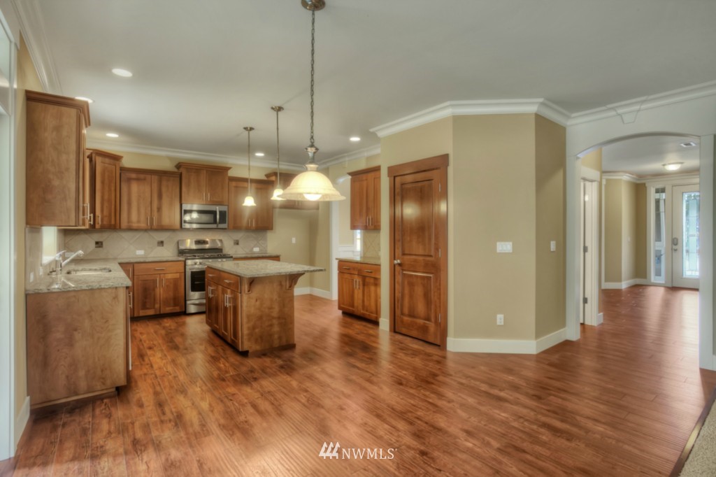 4916 Northeast 7th Street Renton, WA 98059 - Photo 12 of 22 Gallery Image 12