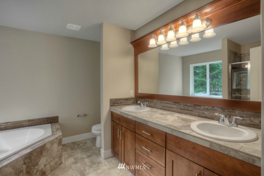4916 Northeast 7th Street Renton, WA 98059 - Photo 15 of 22 Gallery Image 15