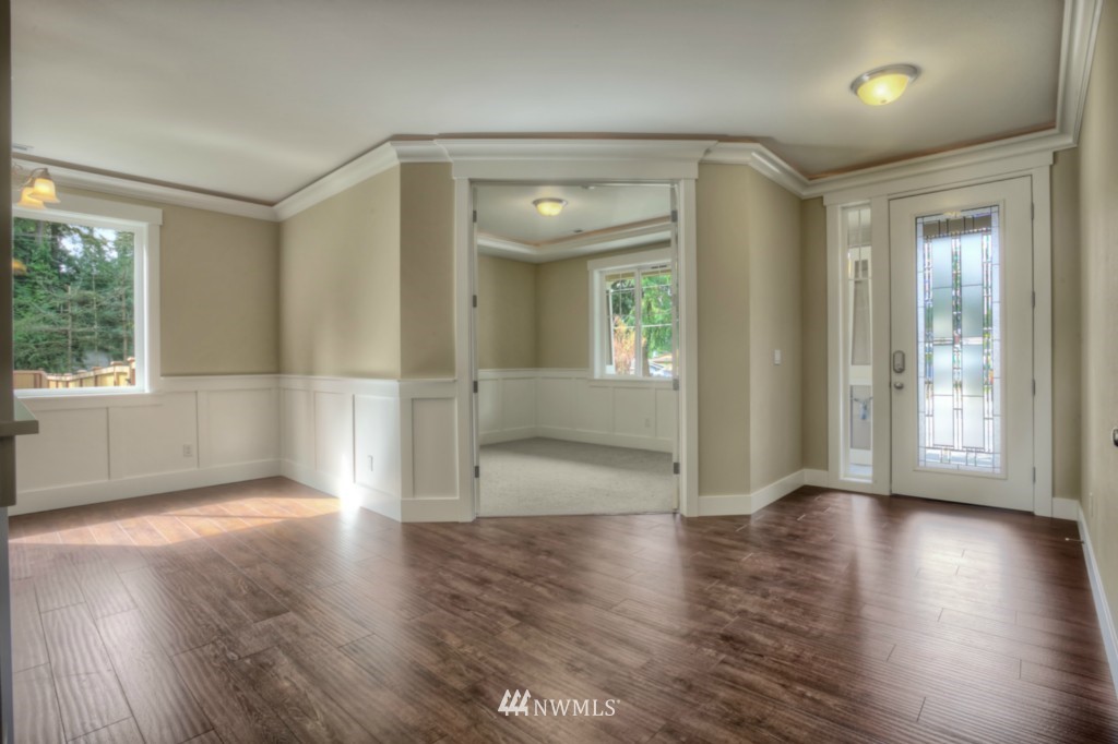 4916 Northeast 7th Street Renton, WA 98059 - Photo 8 of 22 Gallery Image 8